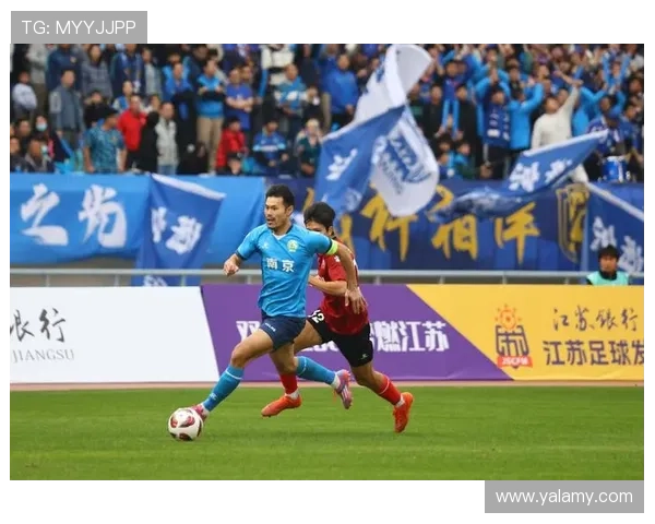 南京足球队的转型之路:从青涩到成熟的杯赛征程与挑战 南京足球队的转型之路:从青涩到成熟的杯赛征程与挑战