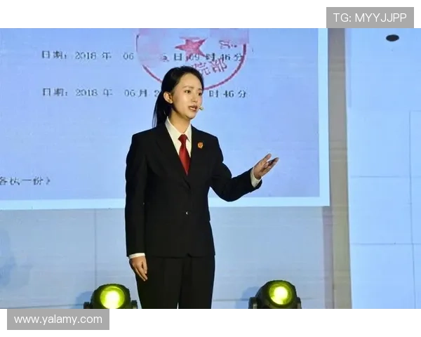 张静的足球旅程:从青涩少女到职业球员的心路历程与成长故事 张静的足球旅程:从青涩少女到职业球员的心路历程与成长故事